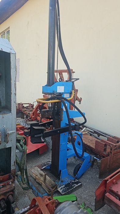 Crepator despicator lemne hidraulic 18 tone