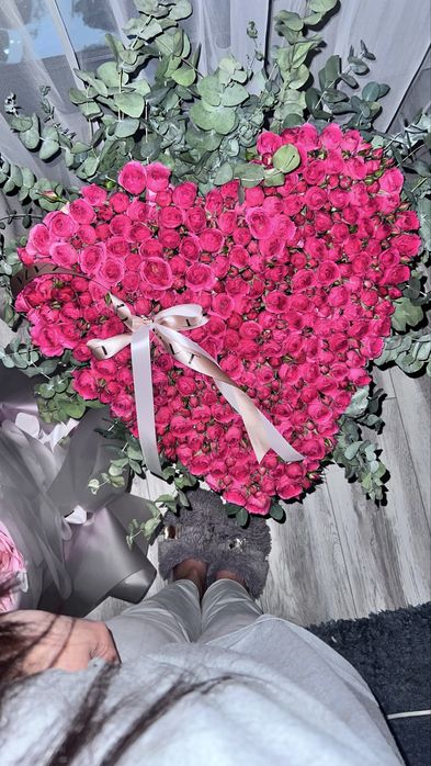 Продам большой букет из 45 кустовых пионовидных роз