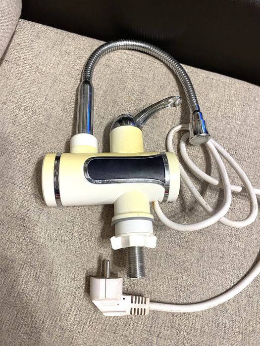 Електрически водонагревател 3000W за стоящ монтаж