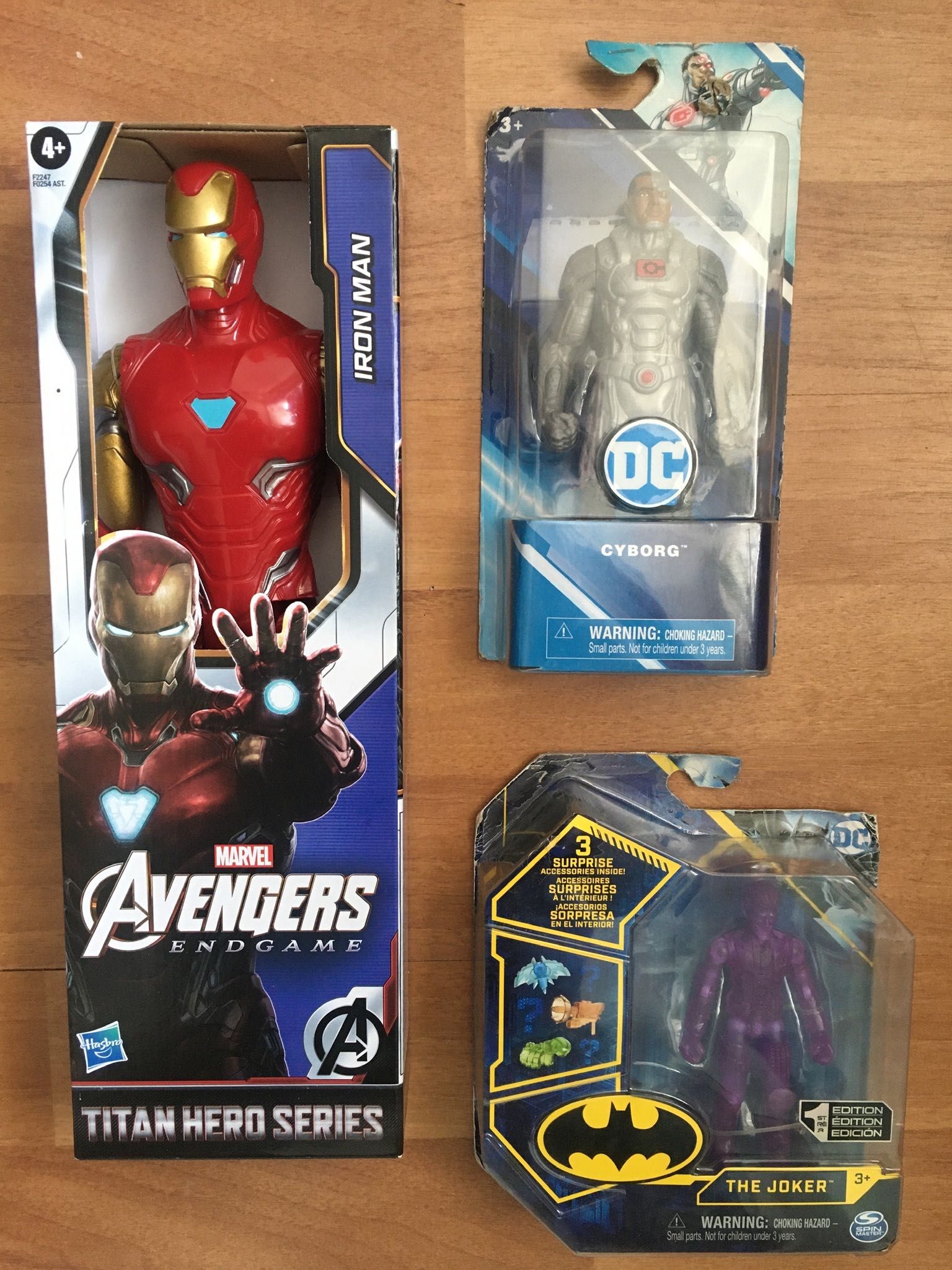 Figurina articulata Marvel Avengers Titan Hero Iron Man Cyborg Joker