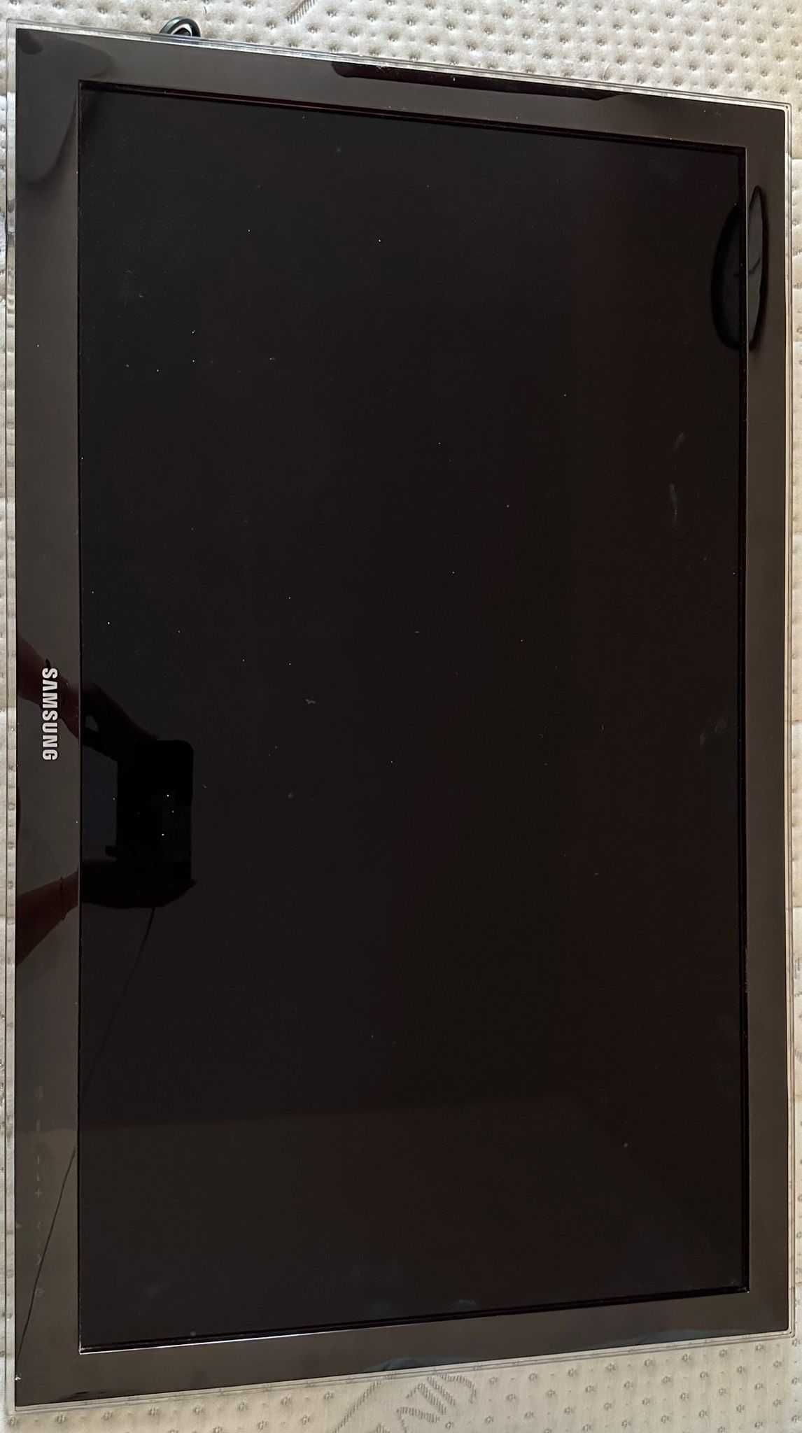Телевизор Samsung със стойка