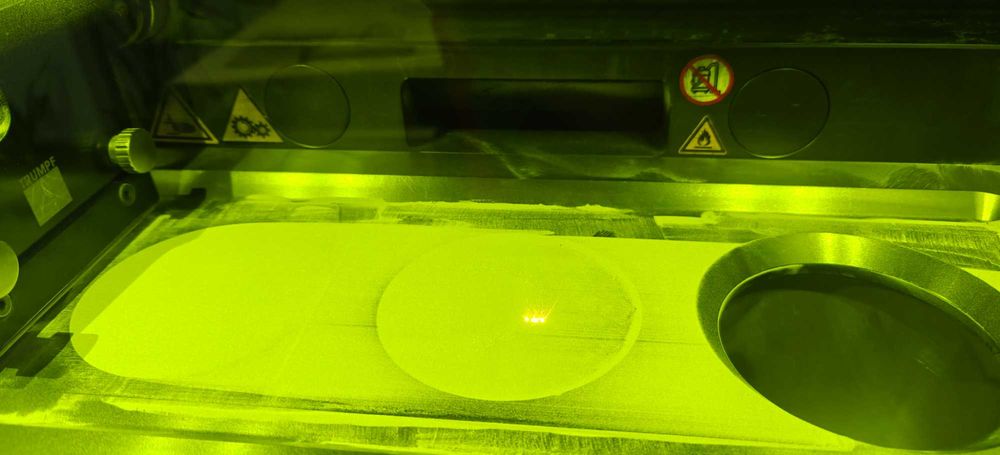 Printer 3D Cr-Co sau titan.