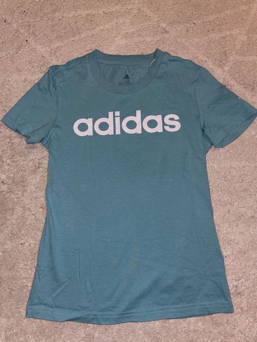 Оригинална тениска на Adidas размер Xs в светлосин цвят ненонеса