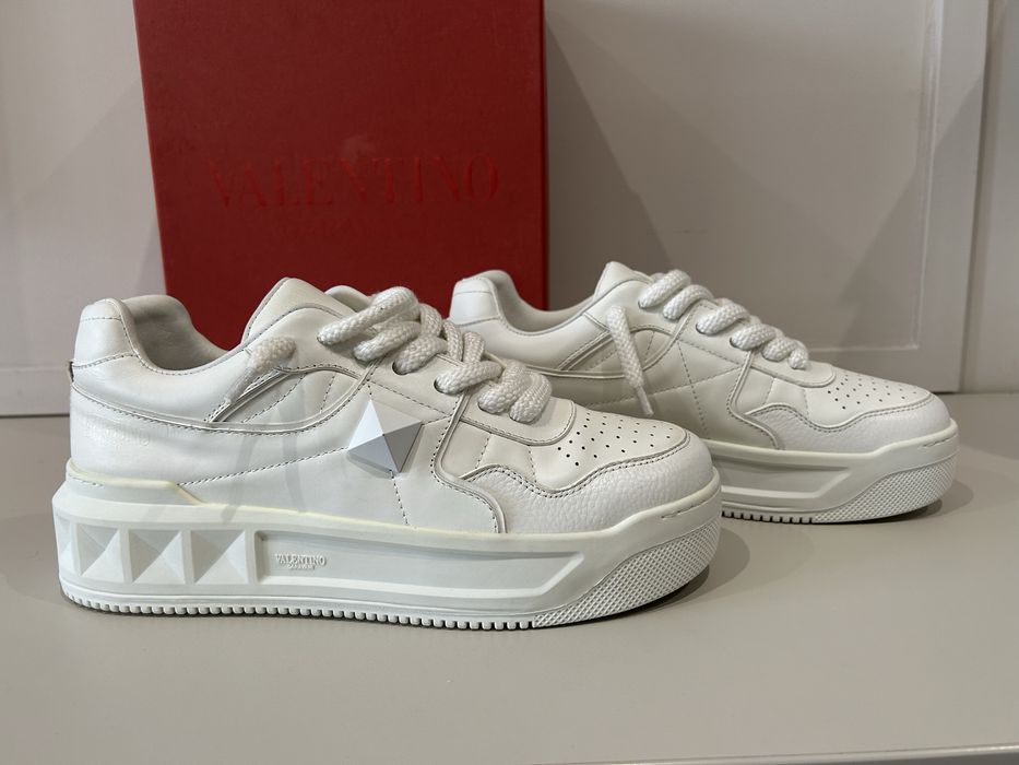 Valentino Garavani• Luxury• Full box• Doar marimea 42