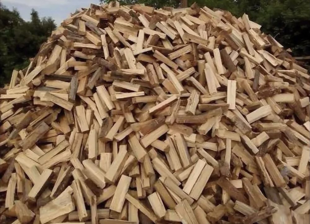 Дрова в прицепе, дрова в мешках, уголь