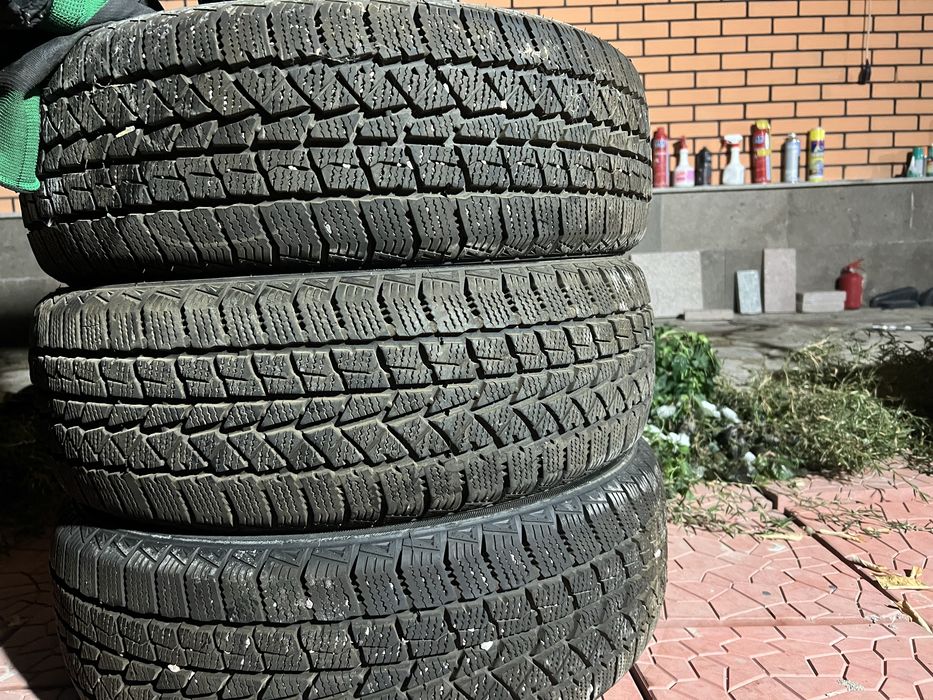 195/65R15 зимние комплект 24год новые
