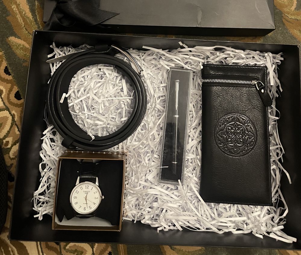 Мужской подарочный набор. Часы , ремень, портмоне, ручка 4B1