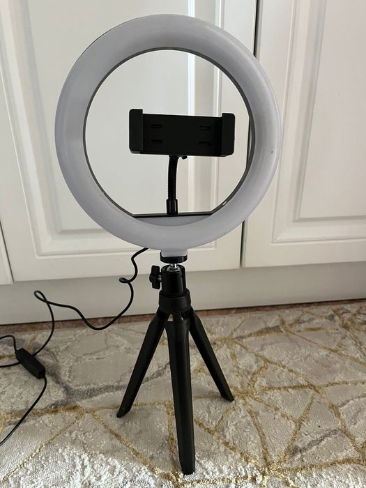 Штатив с световой лампой