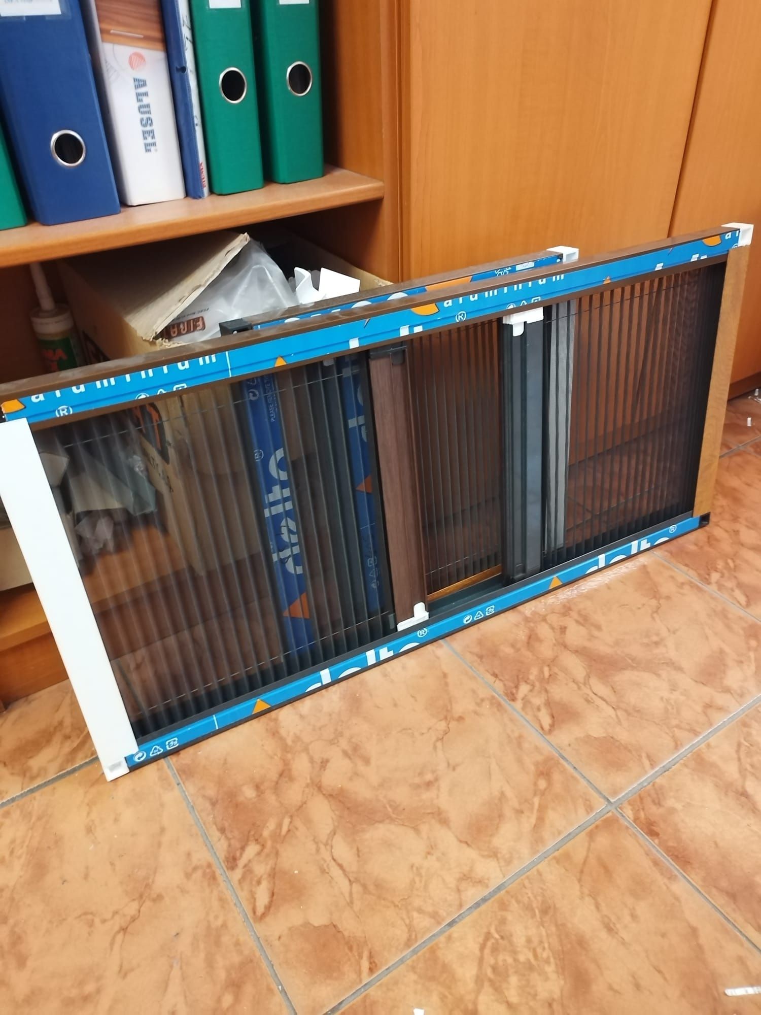 Plase  insecte/țânțari,pe balamale
