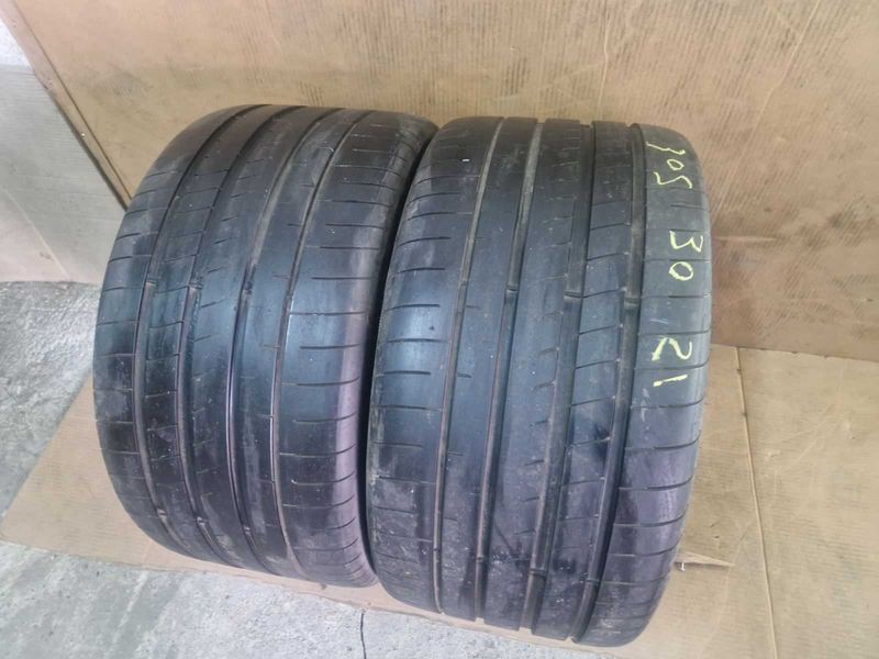 2 Goodyear R21 305/30
летни гуми
DOT1419