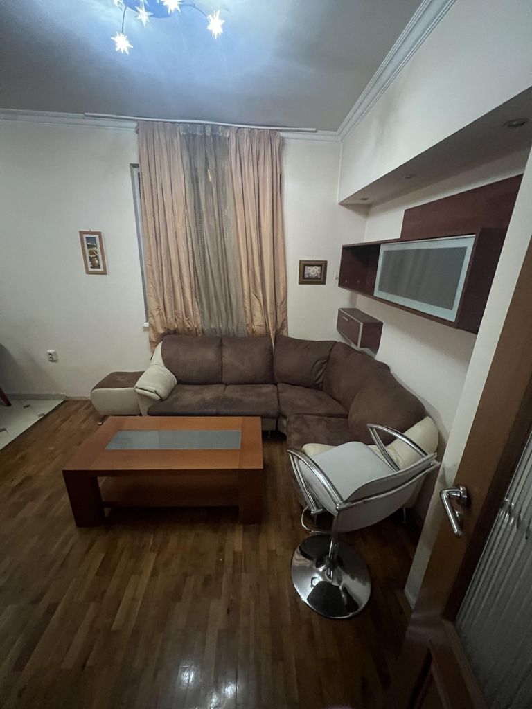 Дава се под наем Тристаен апартамент в София, Център - 86 кв.м за 750 € - Снимка #1