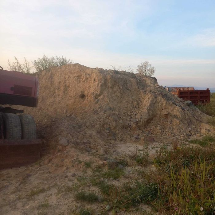 Vând pământ de umplutură