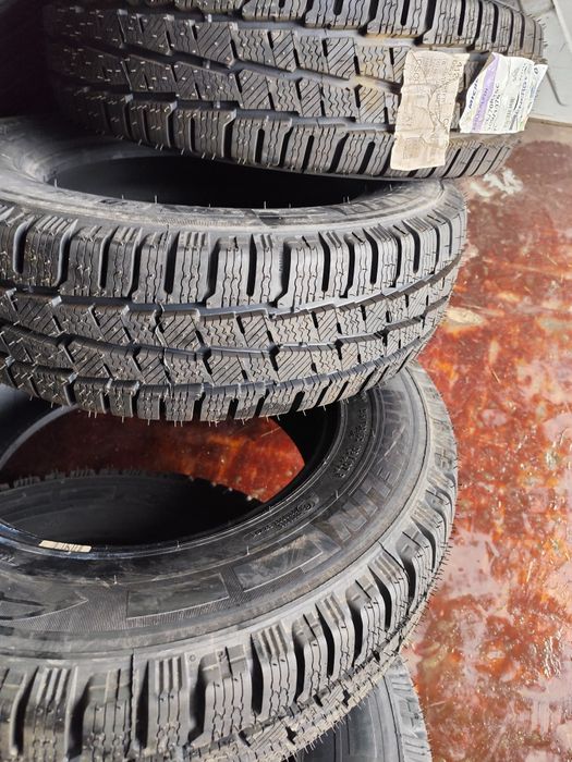 бусови гуми Michelin 215/70/15c чисто нови внос Германия