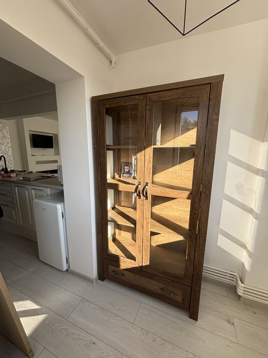 Vitrină JUNGEN 2 uși 1 sertar stejar sălbatic