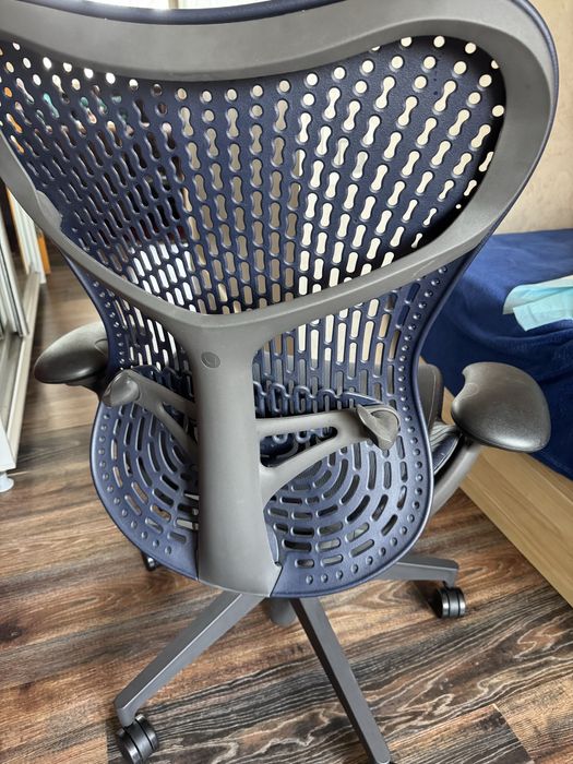 Офисное кресло Herman Miller Mirra