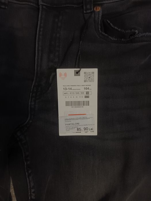 Vând blugi  zara