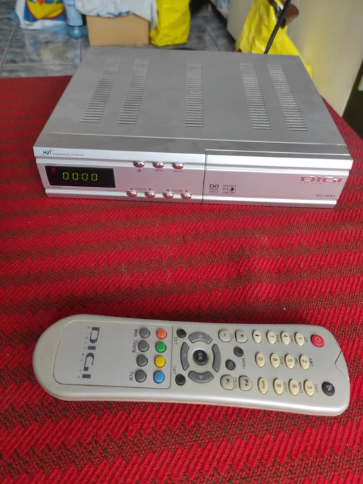 Receiver digital satelit Hyundai pentru digital TV, cu telecomandă