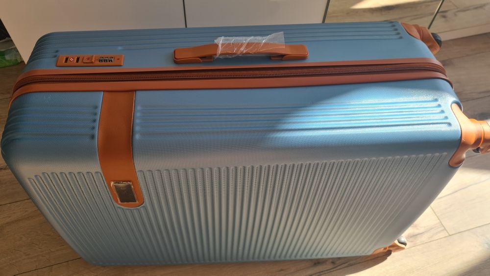 4 бр. нови куфари