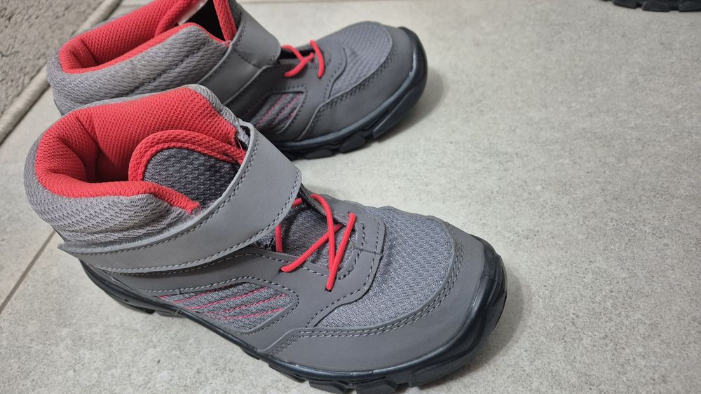 Vând ghete dechatlon