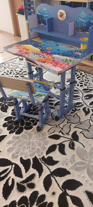 Vând 2 birouri copii cu scaun