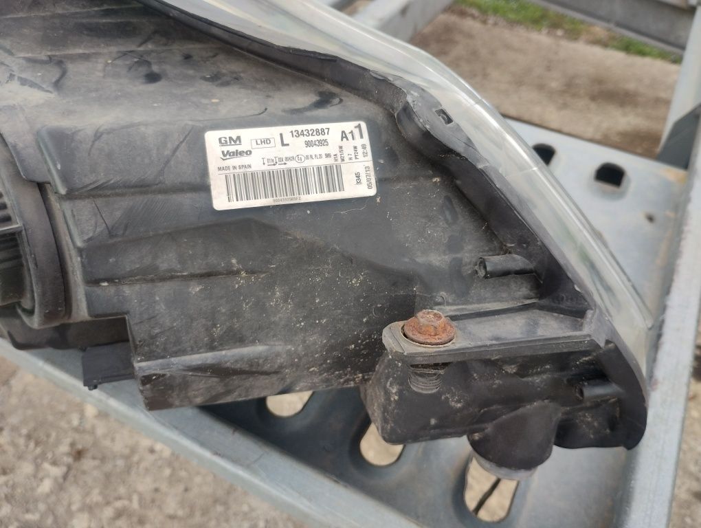 Opel Corsa D фар ляв
