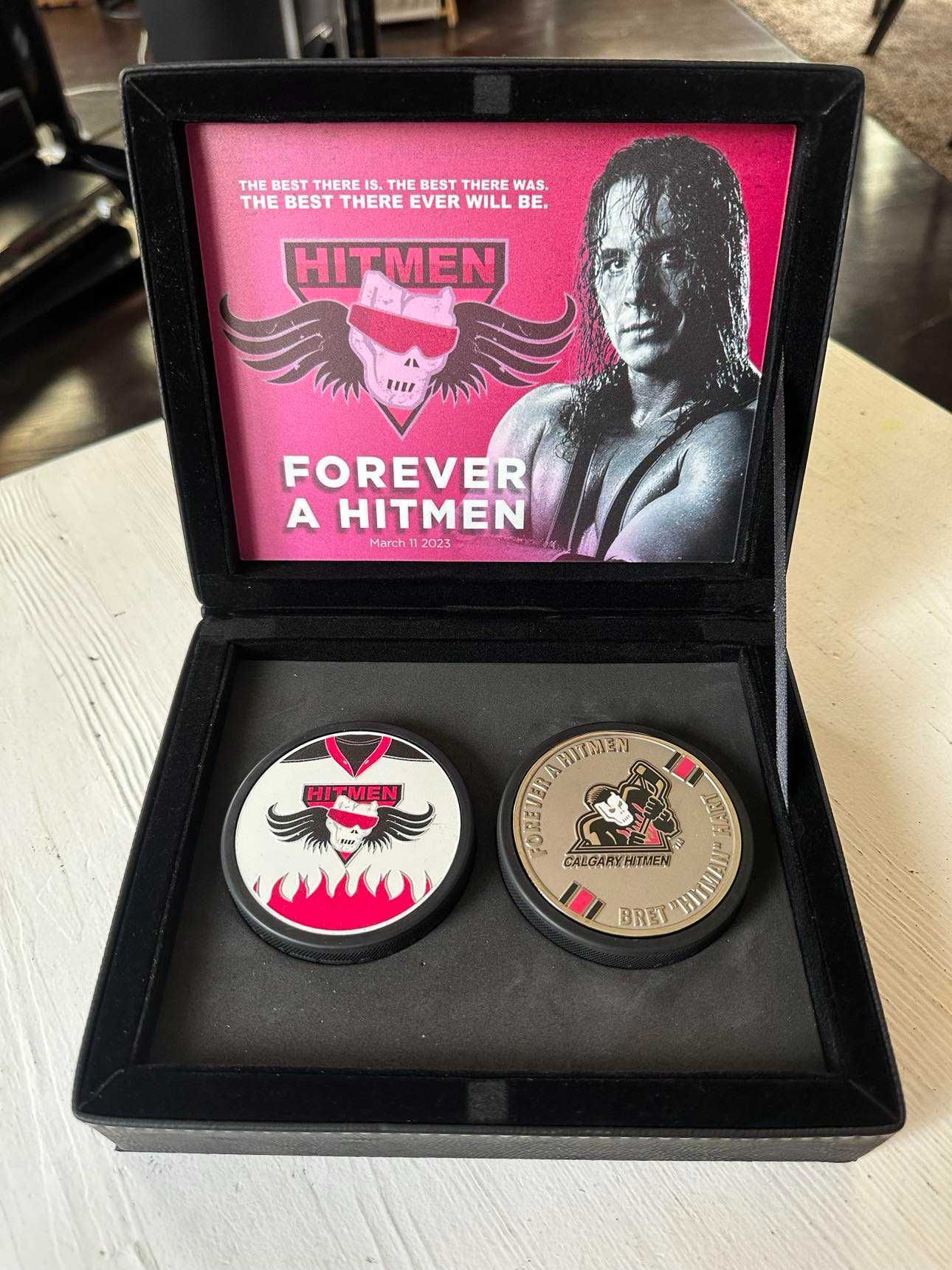 БРЕТ ХАРТ / Bret "Hitman" Hart - Calgary Hitmen Puck Set