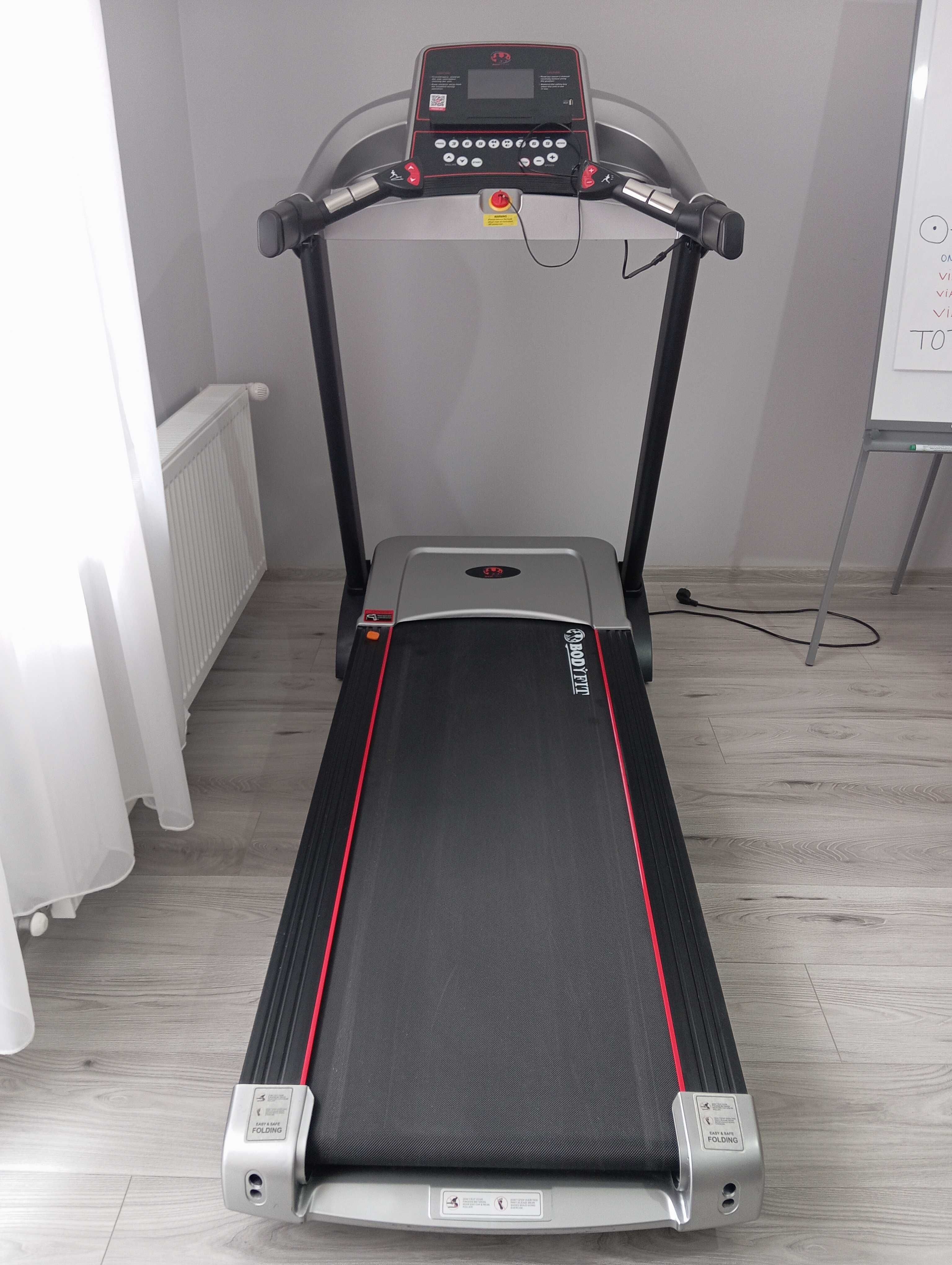 Banda de alergat BodyFit A6000 - folosita doar o luna, de cateva ori