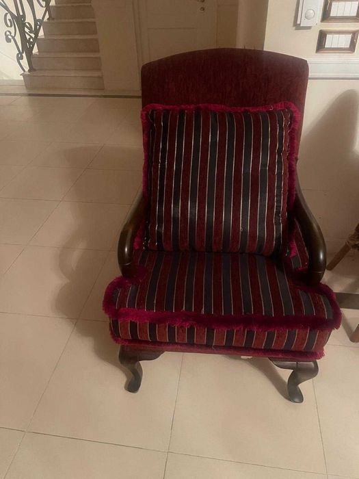 Vand 2 canapele si 2 fotoliu Chesterfield stare foarte buna