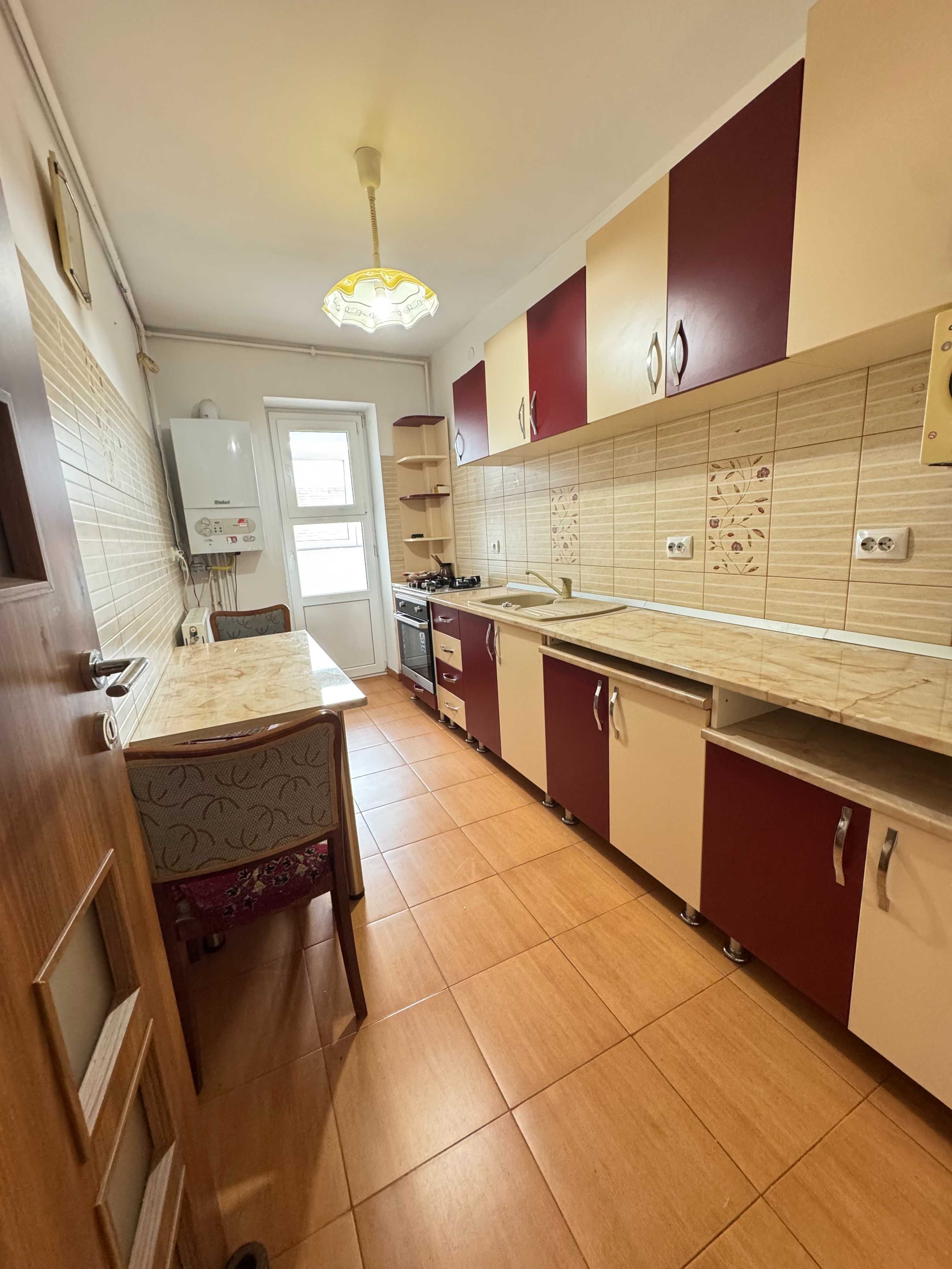 Vand apartament 3 camere Zona Mihai Viteazu Iorga