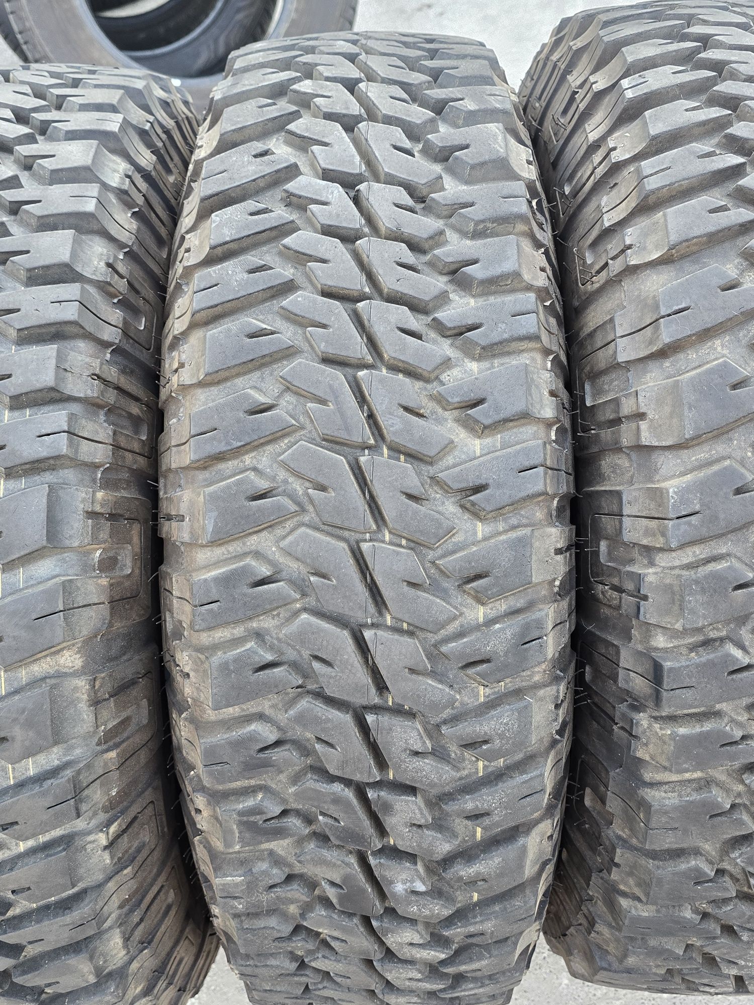 5 Броя 235/85/16 Goodyear 12mm
