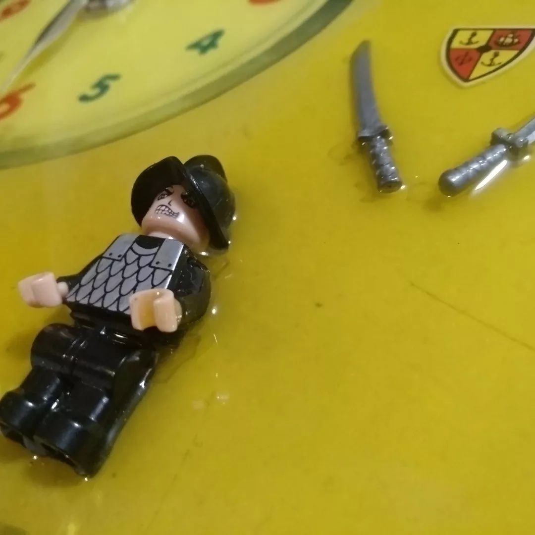 Часы "LEGO" из эпоксидной смолы