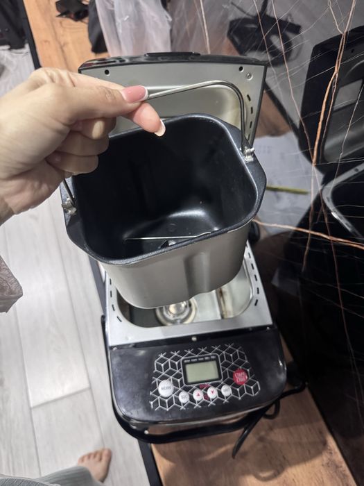 Продам хлебопечку, используется мало, всё работае