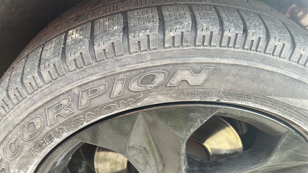 Vand anvelope de iarna cu  jante originale  BMW X6 E71