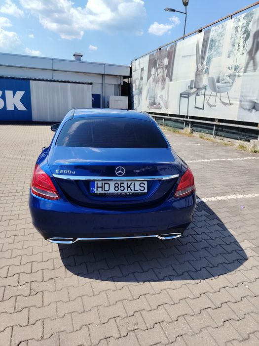 Vând Mercedes c200