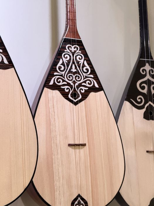 Домбыралар тікелей шеберханадан. Ақтөбе қаласы