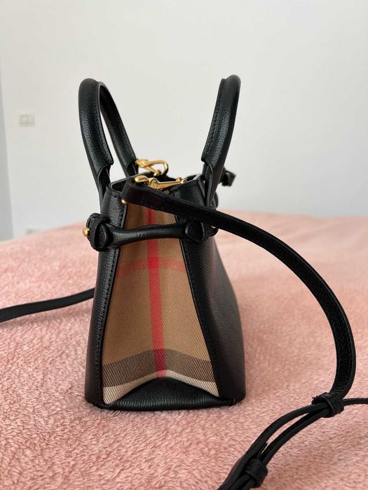 Geanta Burberry originala, purtata o  singura data, impecabila.