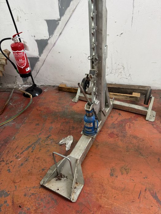 Професионална стойка за макара