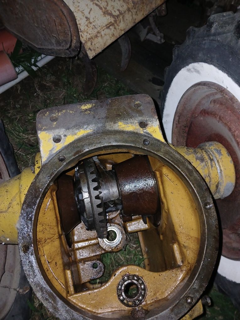 Vând diferențial, carcasă și roți pt motocultor
