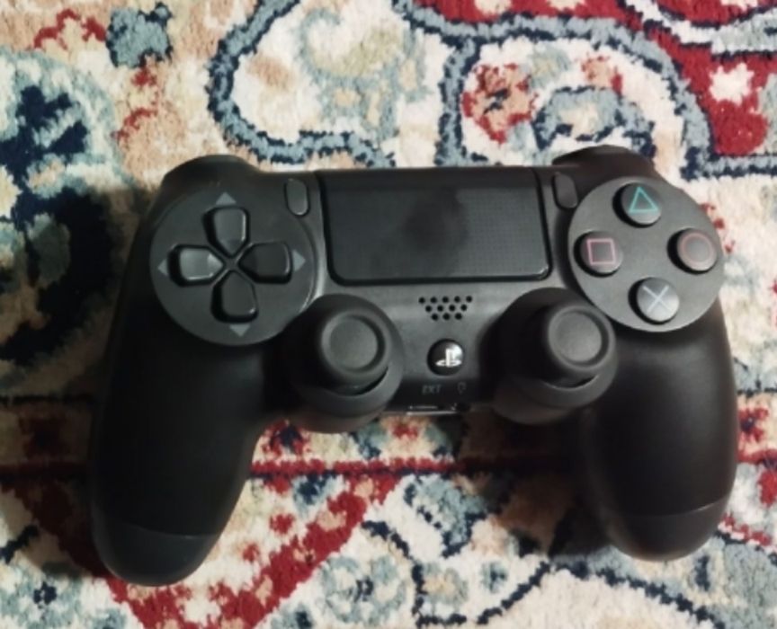 Продам джойстик пс4. (Dualshock 4)