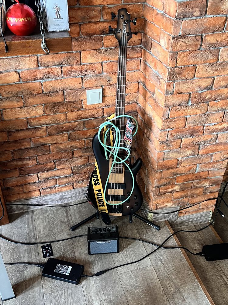 Бас-гитара Cort с усилителем, стойкой и кабелем
