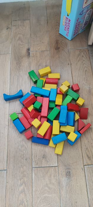 части от 2 дървени  конструктора