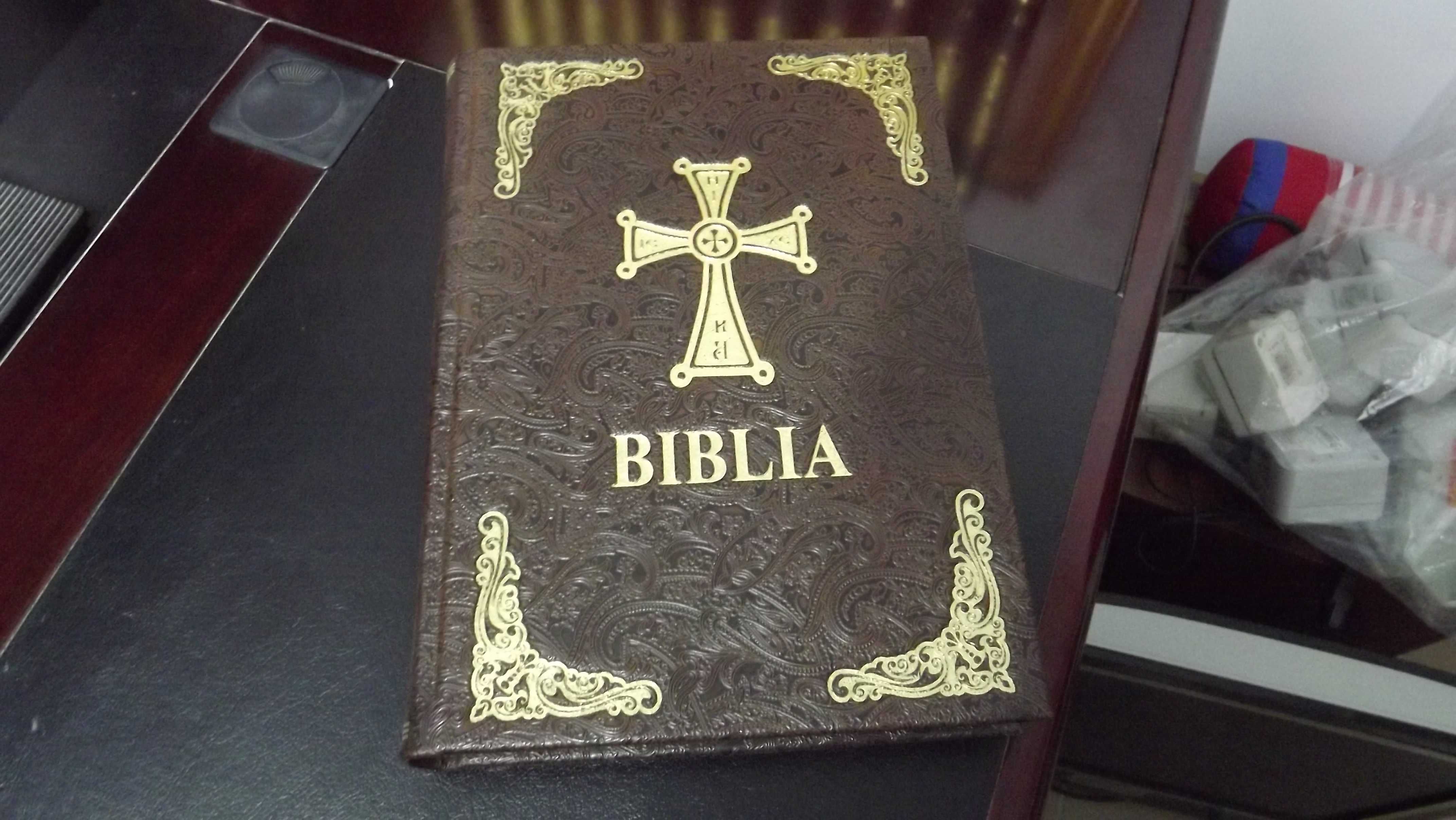 Biblia cu scris mare
