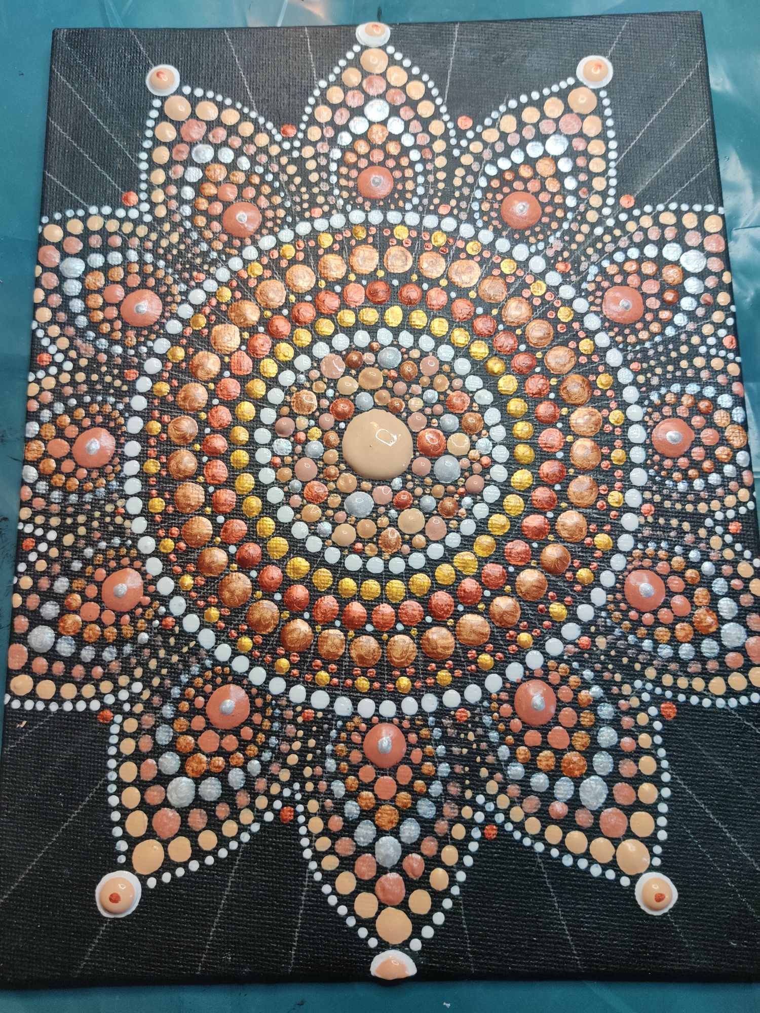 Mandala in puncte 3D pictata manual (acrilice, panza pe sasiu)