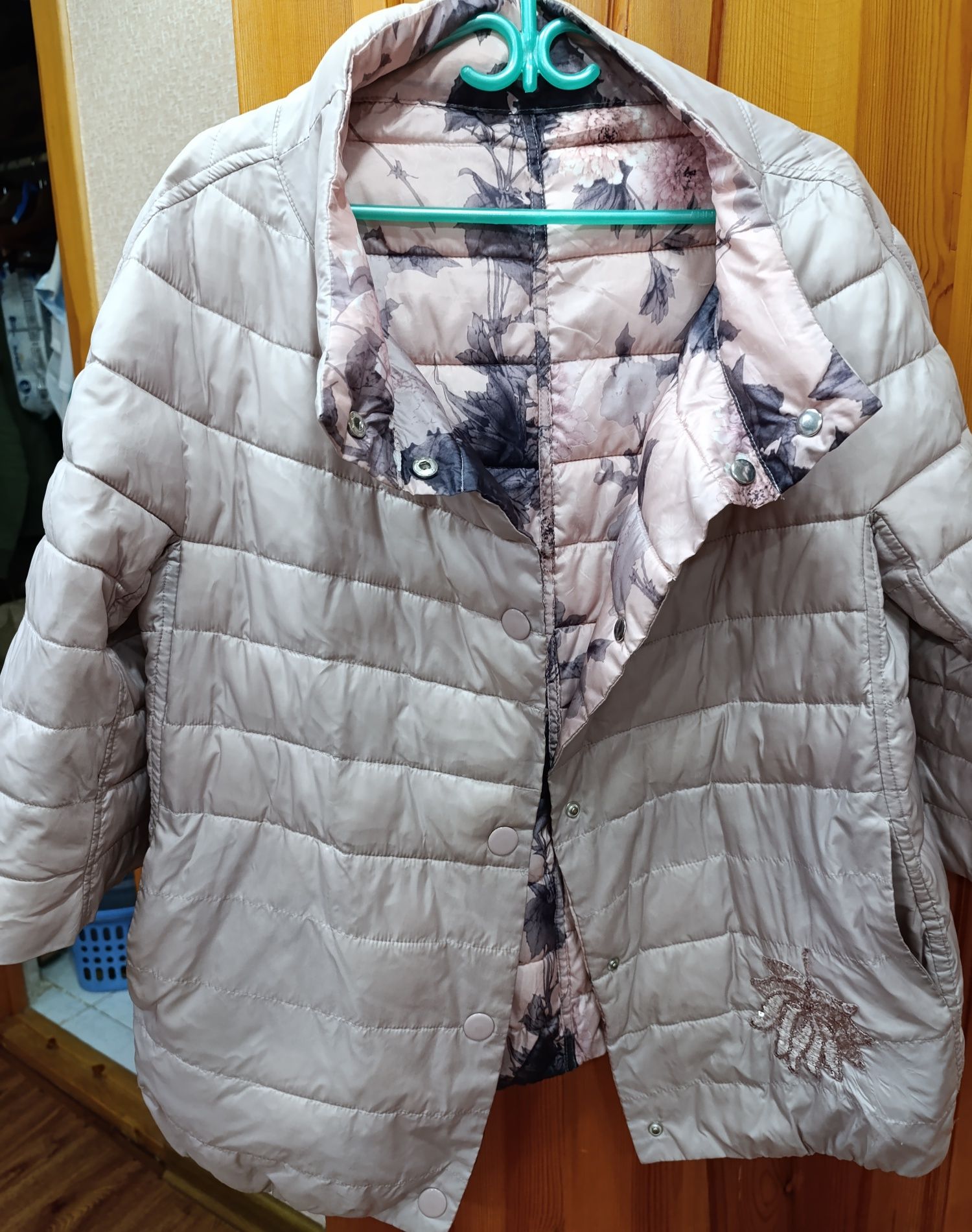 Женские куртки, пальто, кардиганы.