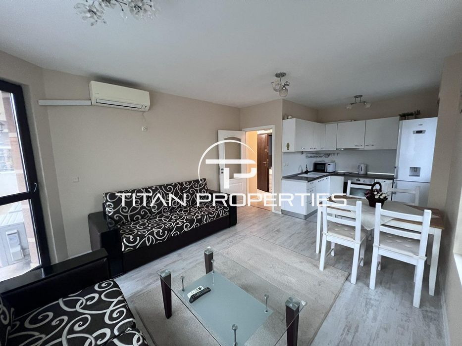 Дава се под наем Тристаен апартамент в Бургас, Изгрев - 92 кв.м за 612 € - Снимка #1