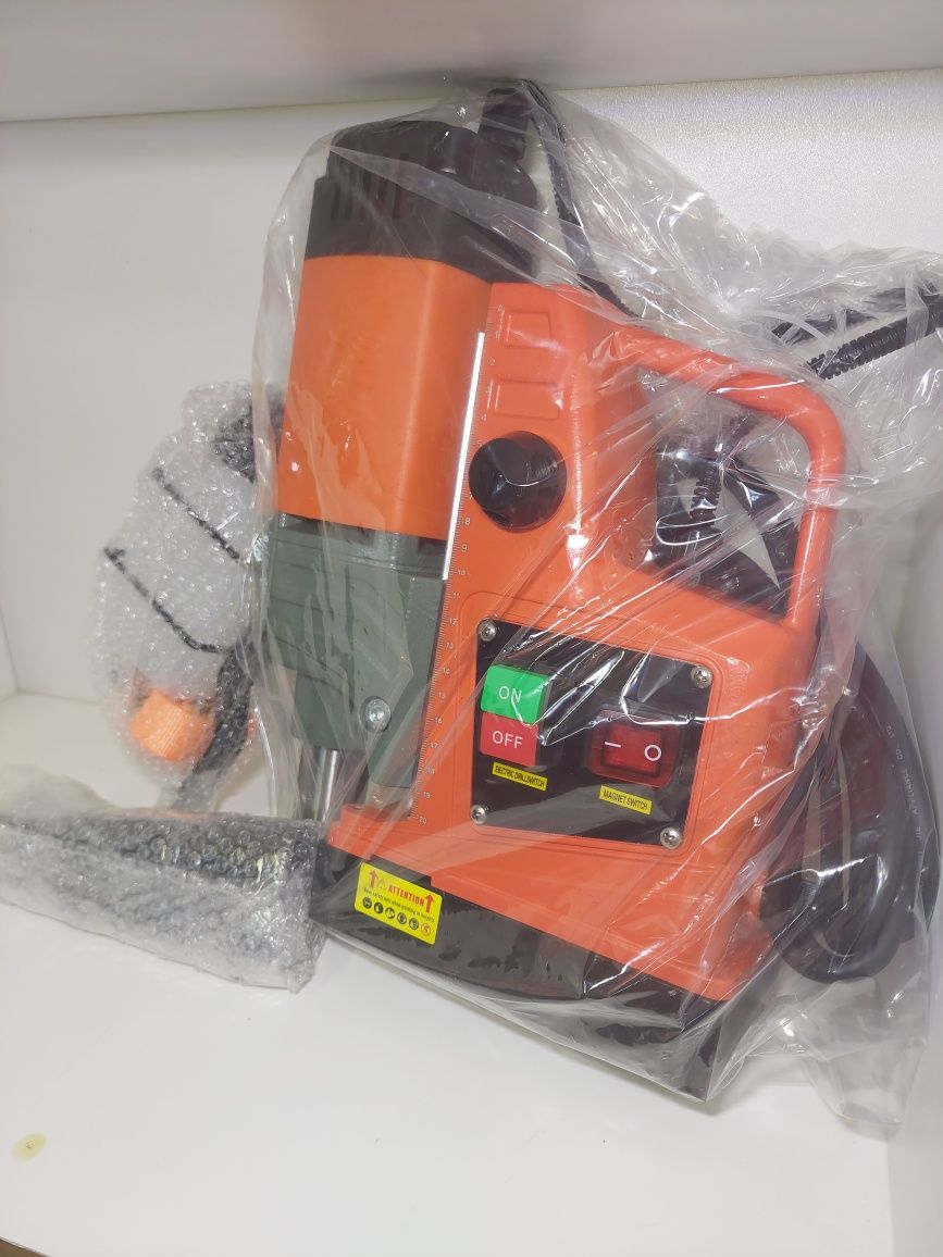 Masina Gaurit cu talpa magnetica 1450W și 11 carote frezare