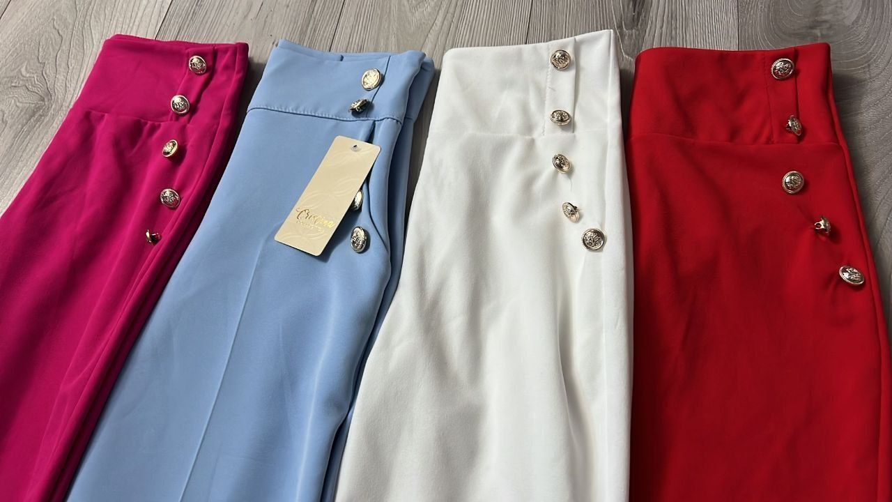 Pantaloni dama eleganți evazați