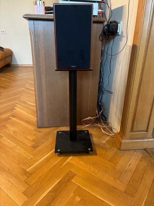 Стойки за тонколони.Почти като нови