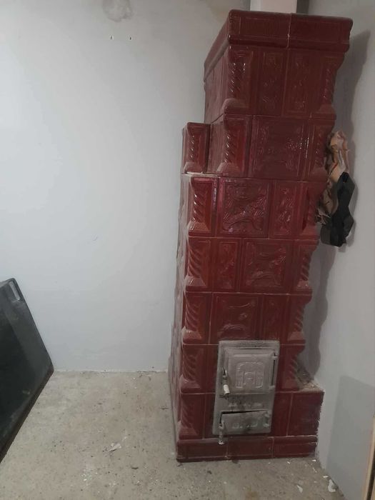 Vînd sobă teracotă folosită doi ani se află în stare foarte bună