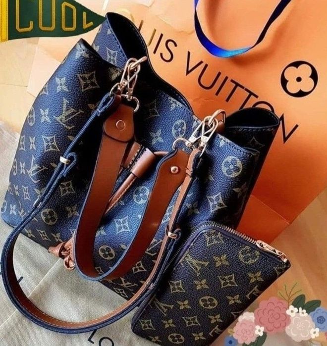 Set LV(geanta +portofel),curea detasabila umăr, saculet, etichetă